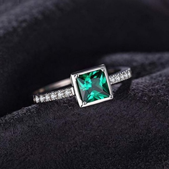 0.53ct Princess Cut Emerald Ring - Picture 2 of 7